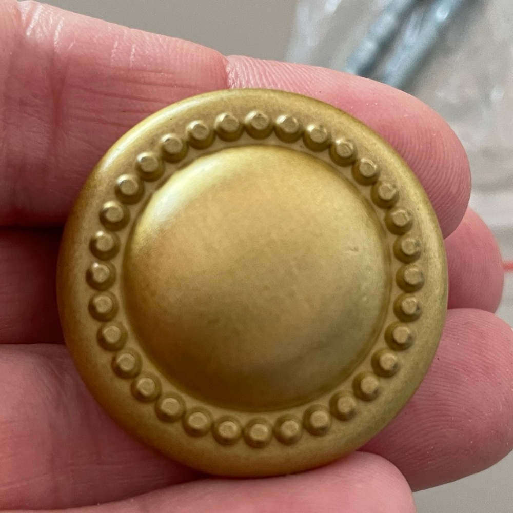 1 1/4 inch cabinet knobs. Brush gold finished (set of 20)
